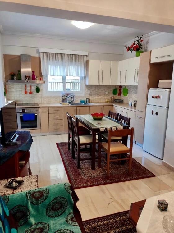 Marys House , Lovely 2-Bedroom Apartment Салоники Экстерьер фото